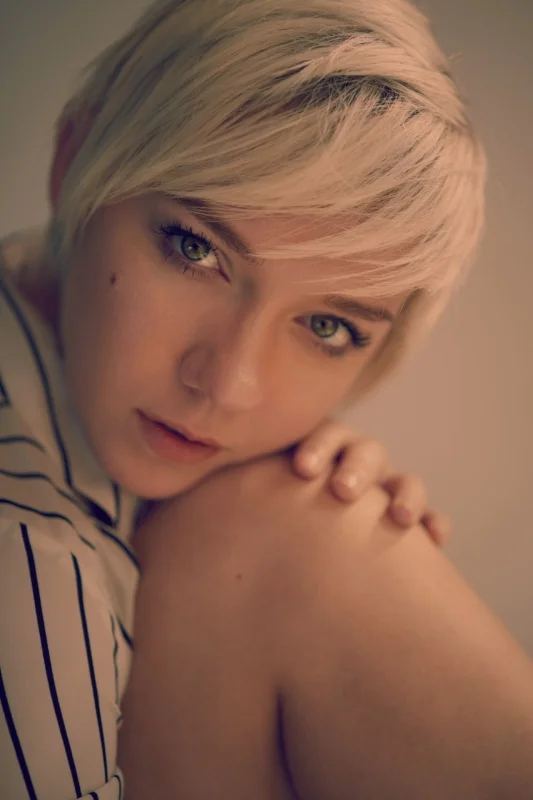 Ielena B. - Hostess