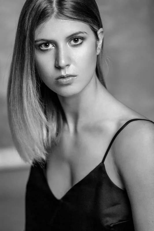 camilla a. - Hostess