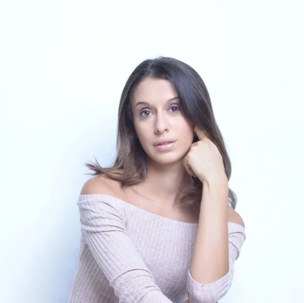 Mirella S. - Hostess