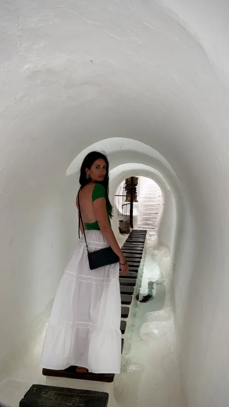 Giulia F. - Hostess