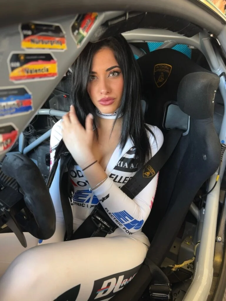 VERONICA FERRARI - Showbiz Models (foto 2)