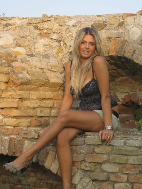 Eleonora M. - Hostess