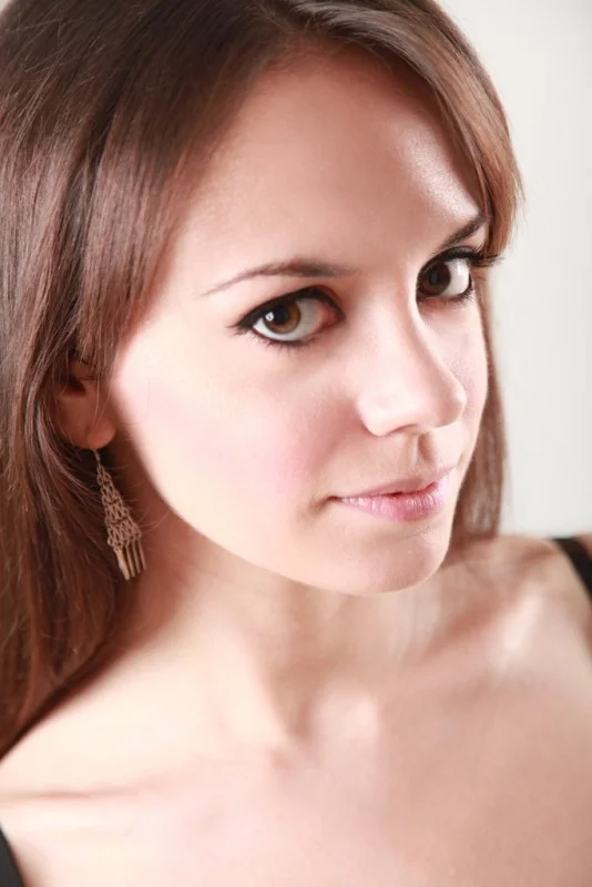Elena P. - Hostess