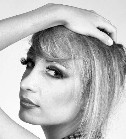 Elena S. - Hostess