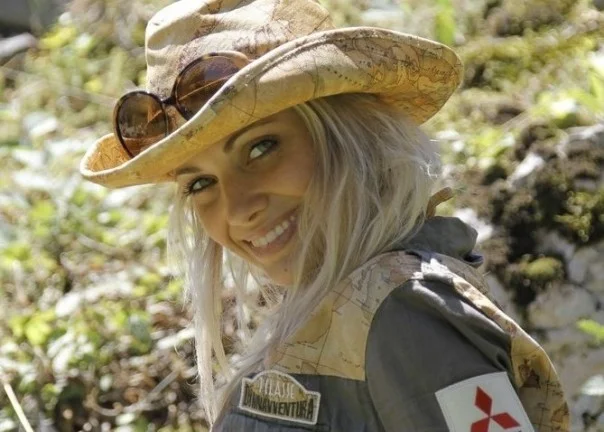 Luisana D. - Hostess