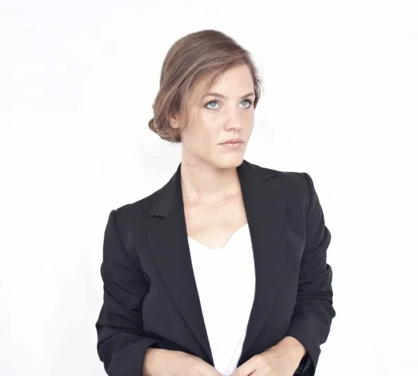 Elisa F. - Hostess
