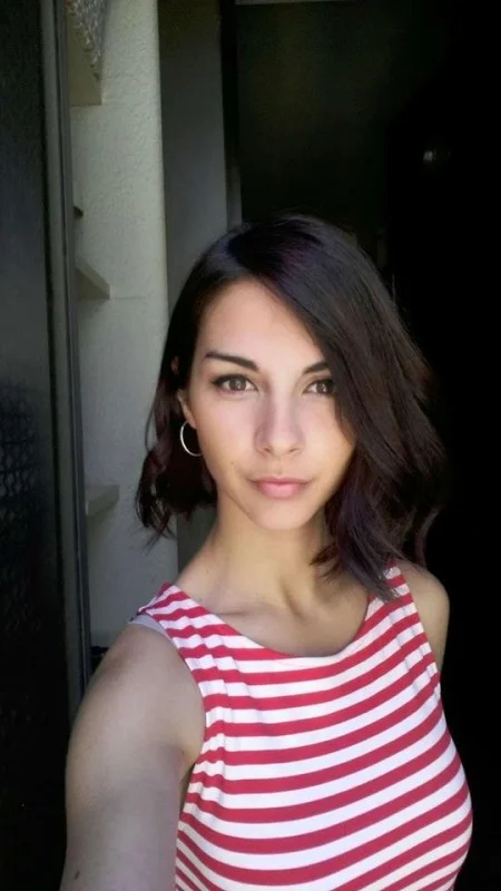 GIULIA T. - Hostess