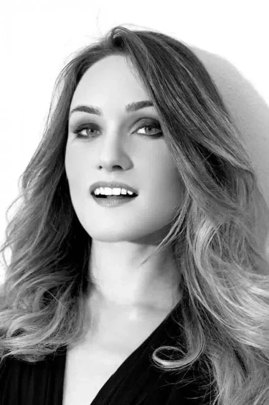 Serena D. - Hostess