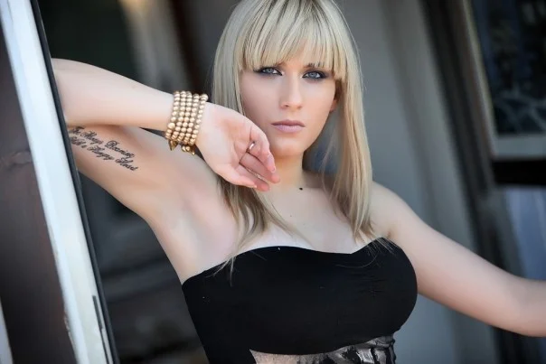 Francesca M. - Hostess