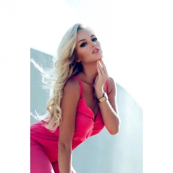 Ambra A. - Hostess