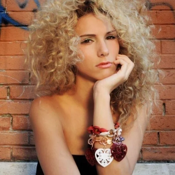 Alessandra G. - Hostess