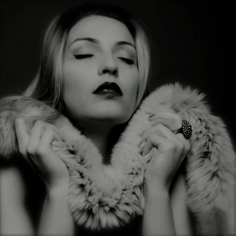 LISA RIVA - Showbiz Models (foto 9)