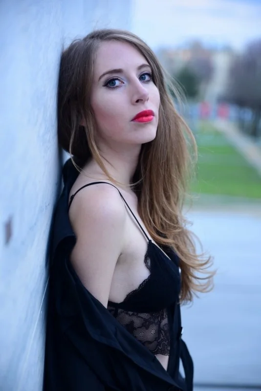 Isabella L. - Hostess