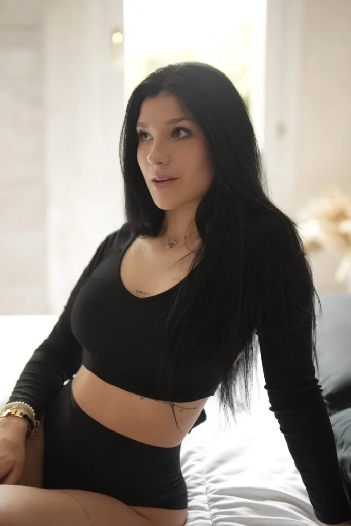 Emily Nosella – Hostess Showbiz Models