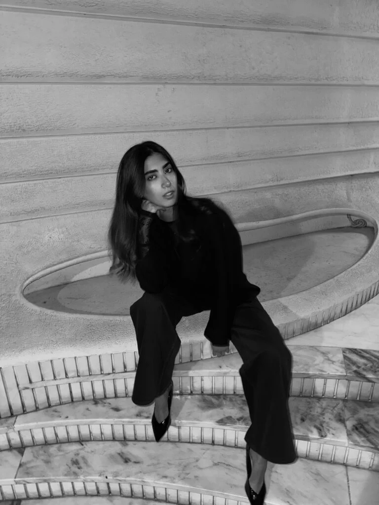 Luna B. - Hostess